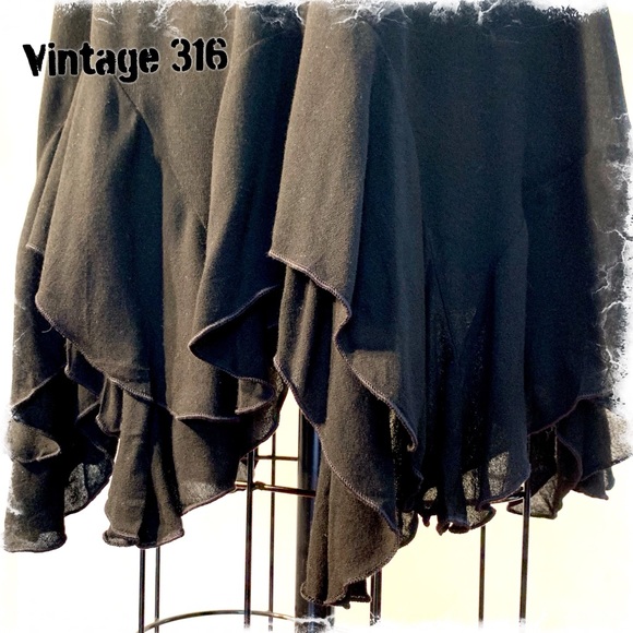 Asymmetrical Layering Tank • Black - Picture 3 of 3